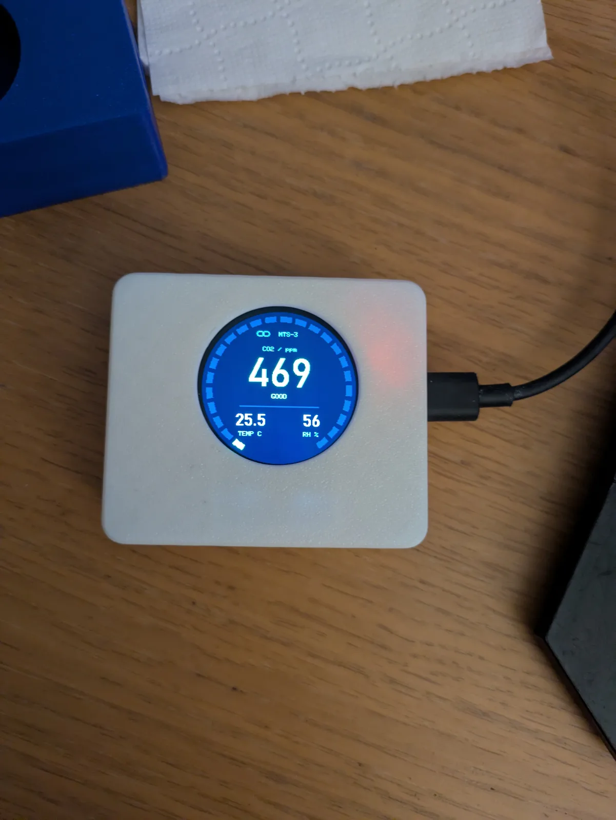 The white enclosure with the display running.